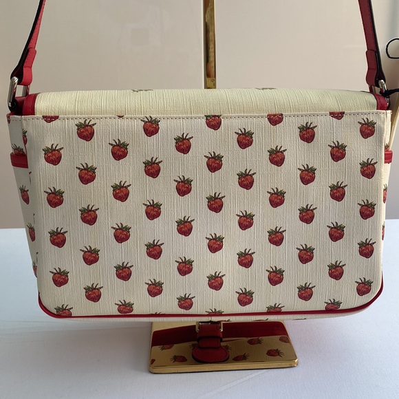 Gucci • Strawberry Fairy Messenger Bag - Picture 11 of 17